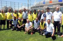 MİLLİ BASKETBOLCU - Başakşehirli Futbolcular, Parkinson Hastalarıyla Gösteri Maçı Yaptı