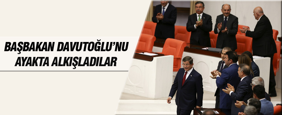 Başbakan Davutoğlu'nu ayakta alkışladılar