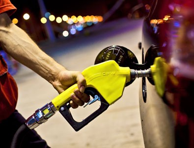Benzine 5 kuruş daha zam yapıldı