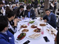 NEVZAT DEMİR - Beşiktaş, Barbekü Partisi Düzenledi