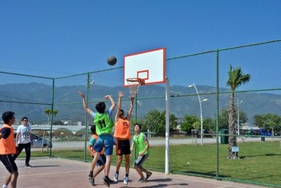 Demre'de Plaj Voleybolu Ve Streetball Turnuvası Düzenlendi