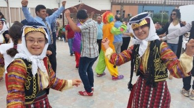 Engelliler, Engel Tanımadan Eğlendi