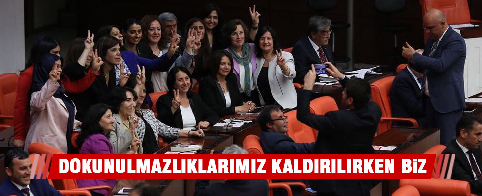 HDP'lilerin dokunulmazlık pozu