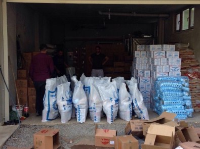 İş Adamı Özel'den Yüksekovalı Ailelere Gıda Yardımı
