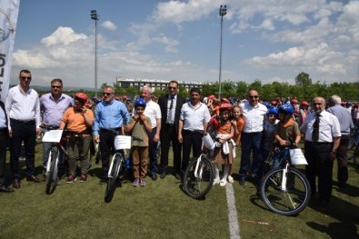 Kartepe'de Bin 600 Öğrenci Bisikletine Kavuştu