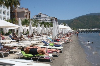 Marmaris'te Güneş Sahilleri Hareketlendirdi