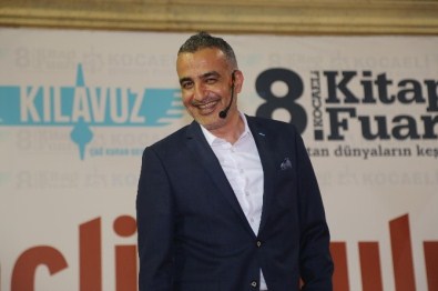 Sunucu Bekir Develi 8. Kitap Fuarı'nı Renklendirdi