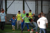 ŞAMPİYONLUK KUPASI - Tokat Protokolü Engelli Çocuklarla Halı Saha Maçı Yaptı