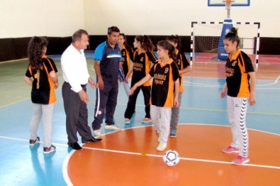 Araban'da Kızlar Futsal Turnuvası Düzenlendi