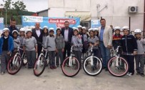 YAŞAR KESKIN - Bisiklet Dağıtımı Köy Okulunda Devam Etti