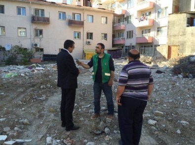 CHP'li Vekil Bülent Öz Lapseki'de Yıkılan Binayı İnceledi