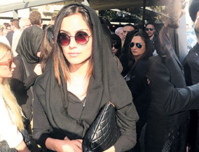 Rafet El Roman'ın eşi yüzüğü çıkardı