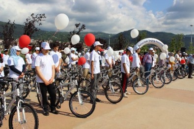 Sağlıklı Nesiller Yetiştirmek İçin Binlerce Gence Bisiklet Dağıttılar