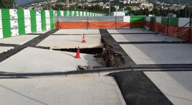 Timsah Arena Yolu Çöküyor