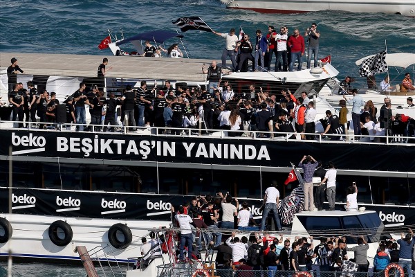 Beşiktaş şampiyonluğunu kutluyor