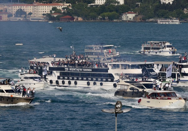 Beşiktaş şampiyonluğunu kutluyor