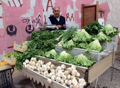 Kendisi Üretip Kendisi Satıyor