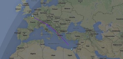 Mısır Havayolları'na Ait Yolcu Uçağı Kayboldu