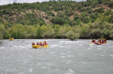 Tunceli'de 19 Mayıs Rafting Etkinliği İle Kutlandı