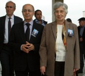 AHMET NECDET SEZER - Cenaze törenine katıldı ama namaz kılmadı