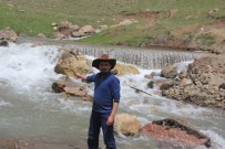 BERÇELAN YAYLASI - Eriyen Karlar İçme Suyu Şebekesine Zarar Veriyor