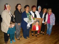 KıSKANÇLıK - Eskişehirli Şair Minever Sezer'in ''Gül Burcu'' Kitabının İmza Günü Yapıldı