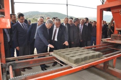 Refahiye'de Kum Ocağı Parke Üretim Tesisinin Açıldı