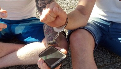 Şaka Kurbanı İki Hollandalı Üç Saat Kelepçeli Kaldı