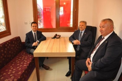 Vali Kahraman Hizmete Açılan Refahiye Taksi Durağını Ziyaret Etti