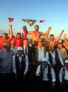 Ali Gürbüz'den 4 Günde 2 Başpehlivanlık