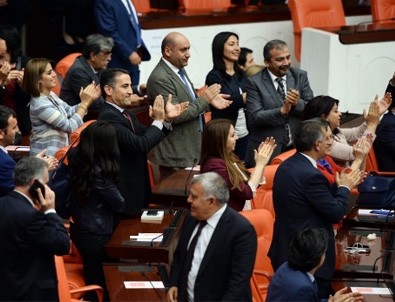 Dokunulmazlık kararı sonrası HDP'li vekillerden ilk tepki!