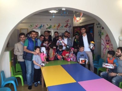Erzurumlular Derneği Gençlik Kolları Yüreklere Dokunuyor