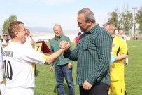 KUŞ BAKıŞı - Eski Futbolcular Yıllar Sonra Yeşil Sahada Buluştu