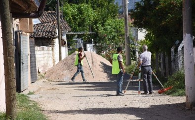 İncirliova'da Yol Yapım Çalışmaları Devam Ediyor
