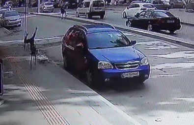 Iraklı Çocuğun 5'İnci Kattan Düşmesi Güvenlik Kamerasında