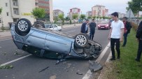 Karşı Şeride Geçen Otomobil Ters Döndü Açıklaması 1 Yaralı