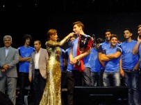 Sanatçı Zara Serik'i Coşturdu