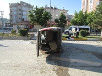 ÜMMET - Sandıklı'da Okul Önünde Trafik Kazası, 3 Yaralı