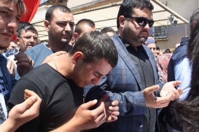 Şehit Olan Kardeşini 'Gitme Ne Olursun Mis Kokulum, Nur Yüzlüm Gitme' Sözleri İle Uğurladı