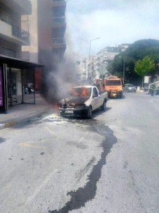 Söke'nin Şehir Merkezinde Araç Alev Topuna Döndü