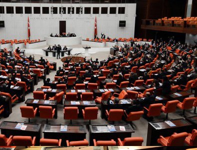 Anayasa değişikliği 376 oyla Meclis'ten geçti