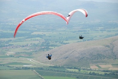 Tokat'ta Cross Country Uluslararası Yamaç Paraşütü Yarışması Başladı