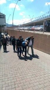 Uyuşturucu Operasyonunda Gözaltına Alınan 5 Kişi Sağlık Kontrolünden Geçirildi