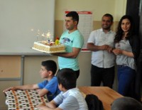 AHMET ÇıNAR - Vali Çınar'dan İlkokul Öğrencisine Doğum Günü Sürprizi
