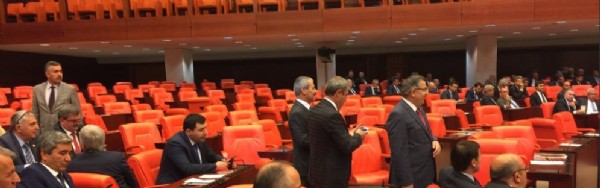 CHP'li vekiller Meclis'i terk etti