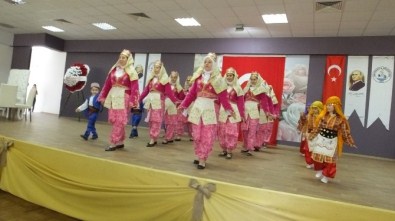 Burhaniye'de Anne Ve Çocuklarının Oyunları Büyüledi