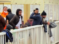 Çeşme'de 52 Sığınmacı Yakalandı