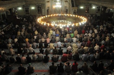 Elazığ'da Camiler Doldu Taştı