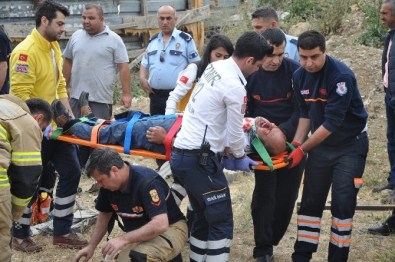 Freni Patlayan Kamyon Elektrik Trafosuna Çarptı