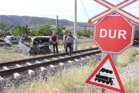 YÜK TRENİ - Kahramanmaraş'ta Yük Treni Kamyonu Biçti